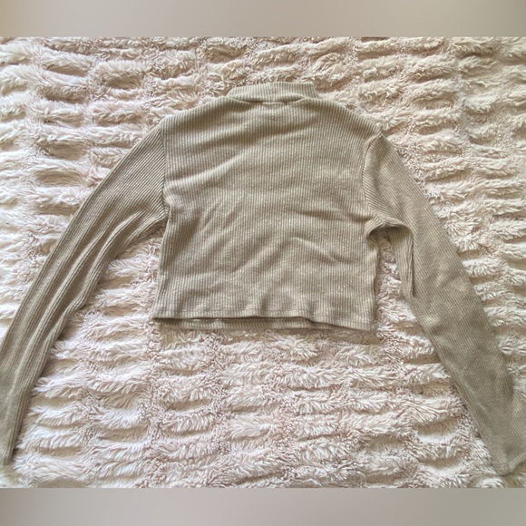 Fashion Nova Long Sleeve Cropped Turtleneck - Picture 3 of 3